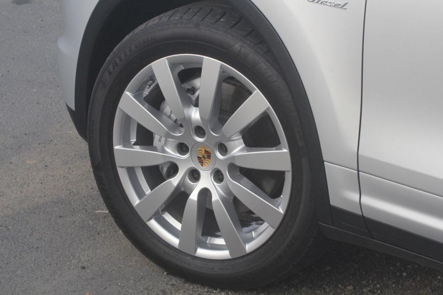  Porsche Cayenne S Diesel 2012 года  (фото 10 из 36)